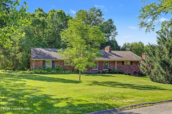 7 Pin Oak Ln, Louisville, KY 40207