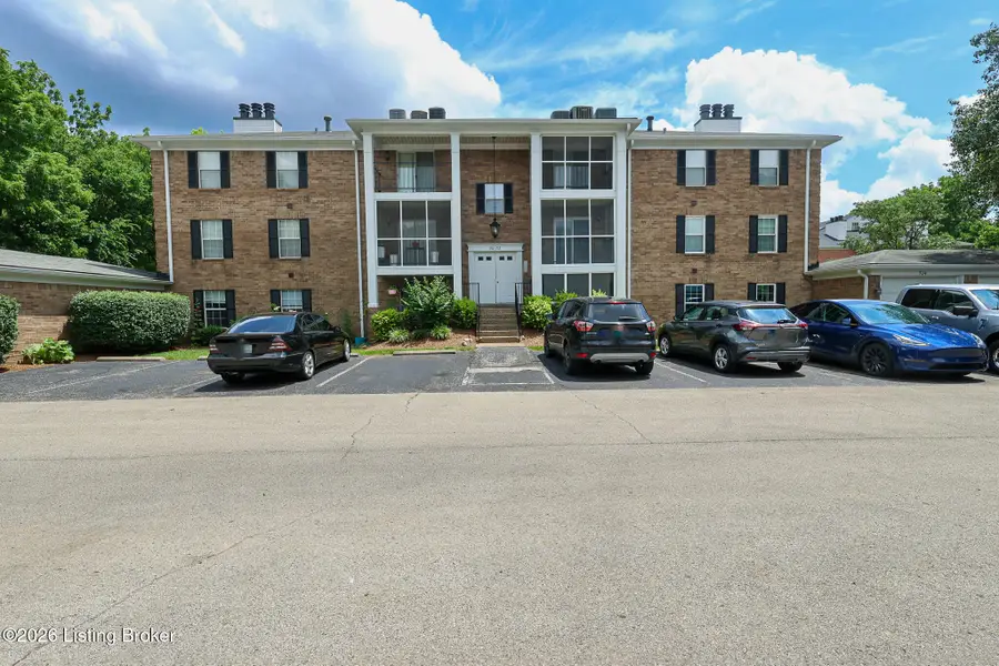 705 Donard Park Ave, Louisville, KY 40218 - #2