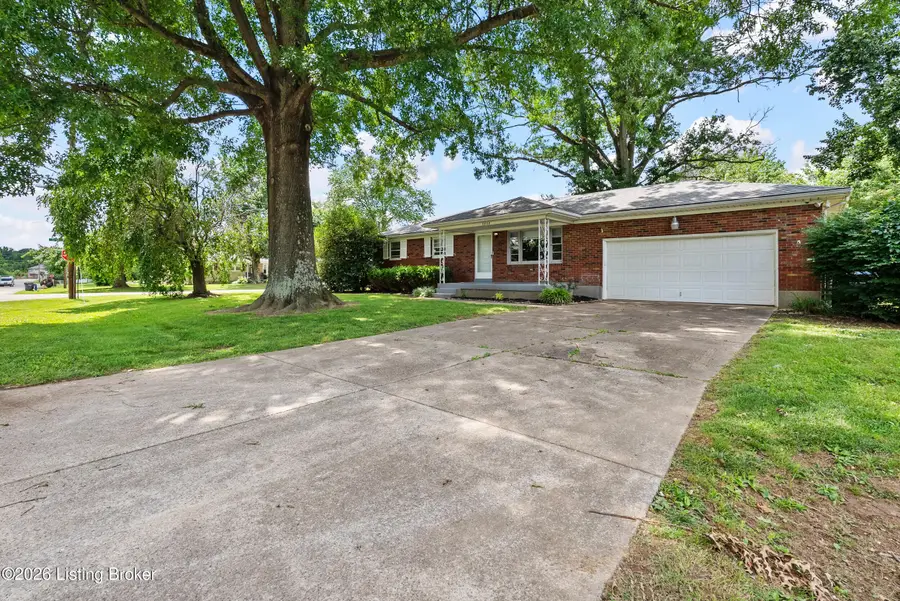 4828 Kaufman Ln, Louisville, KY 40216 - #3