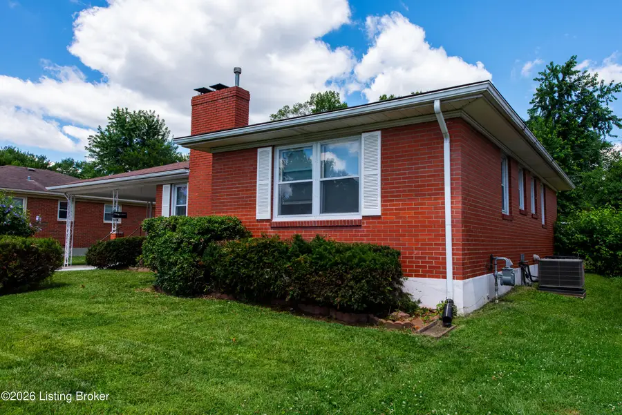 2221 Liverpool Ln, Louisville, KY 40218 - #3