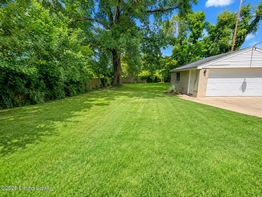 128 Mills Dr, Louisville, KY 40216 - #2
