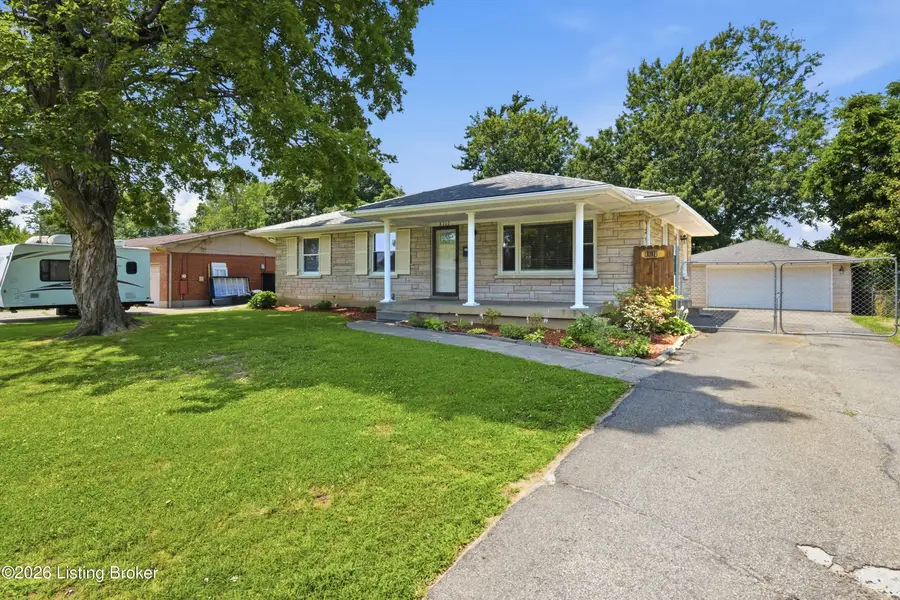 8202 Devonshire Dr, Louisville, KY 40258 - #2