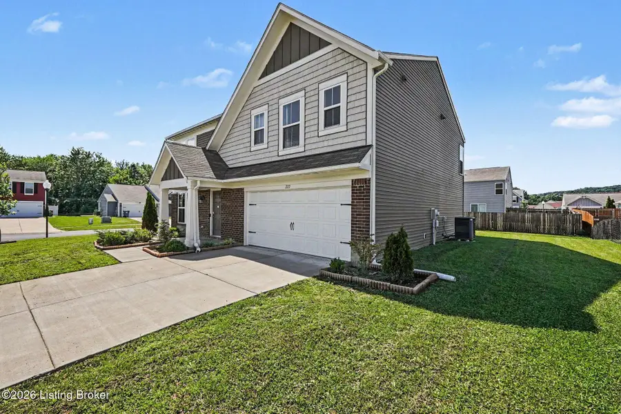 227 Boulders West Dr, Shepherdsville, KY 40165 - #2