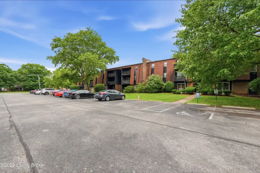 3505 Lodge Ln #APT 111, Louisville, KY 40218 - #2