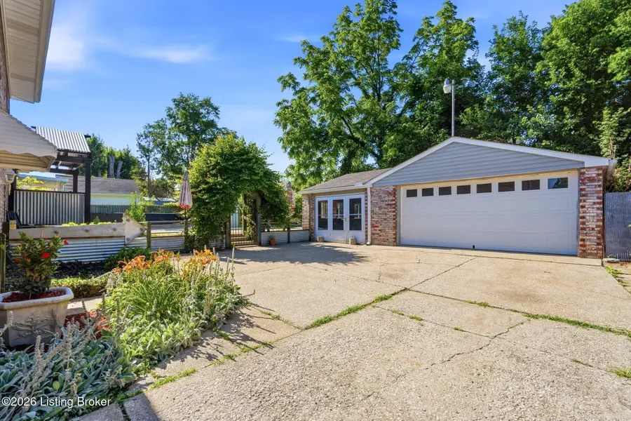 6302 Green Manor Dr, Louisville, KY 40228 - #3
