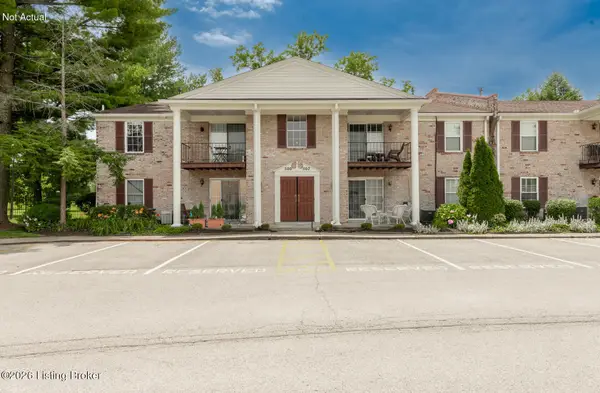 506 Logsdon Ct, Douglass Hills, KY 40243