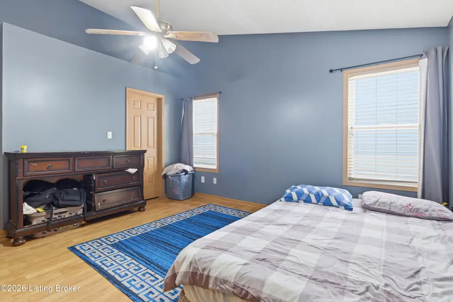 5201 Bannon Crossings Dr, Louisville, KY 40218 - #3