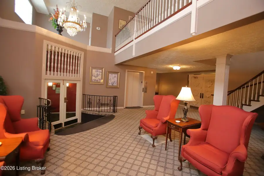 1602 Gardiner Ln #233, Louisville, KY 40205 - #3