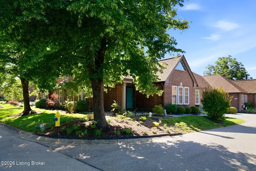 1504 Eastbridge Ct, Louisville, KY 40223 - #2