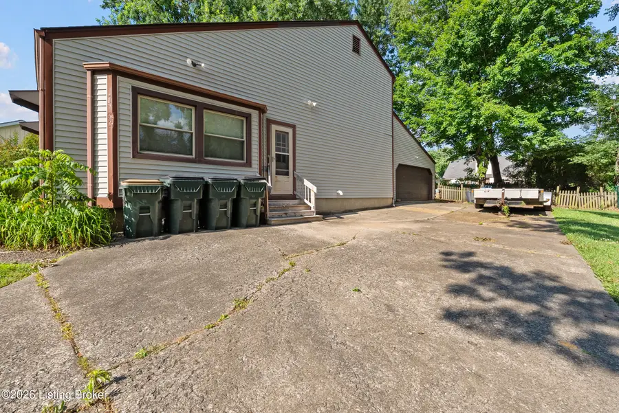 4711 Jolynn Dr, Jeffersontown, KY 40299 - #3