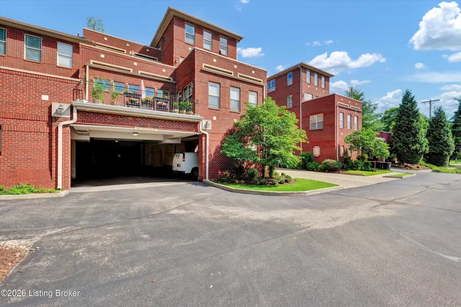 2001 Lancashire Ave #207, Louisville, KY 40205 - #3