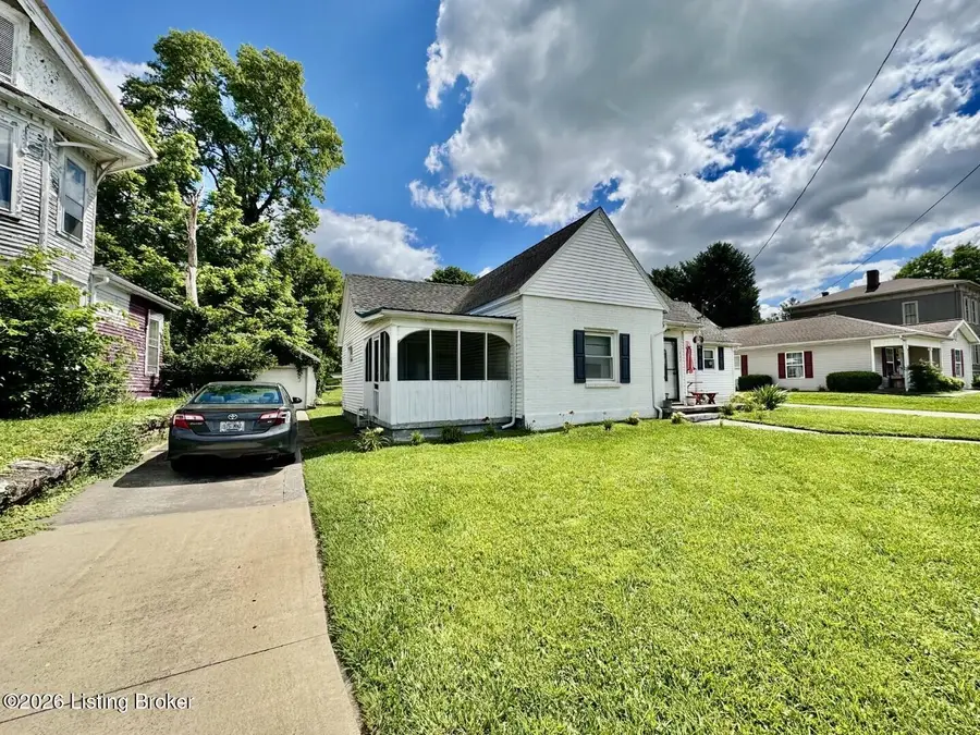 327 E Main St, Springfield, KY 40069 - #2