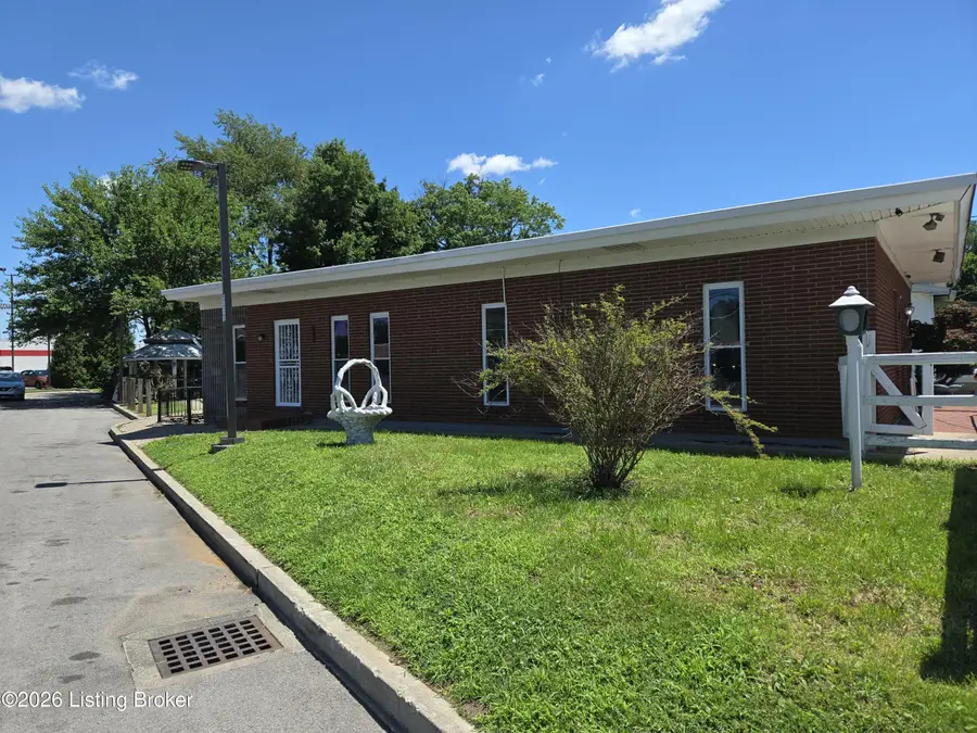4035 Blanton Ln, Louisville, KY 40216 - #2