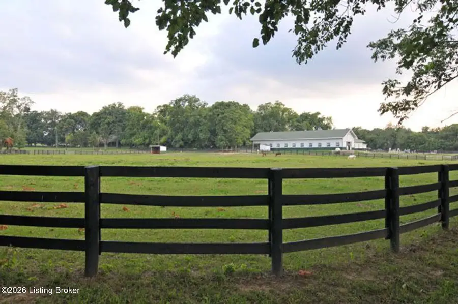 12404 Lucas Ln, Anchorage, KY 40223 - #2
