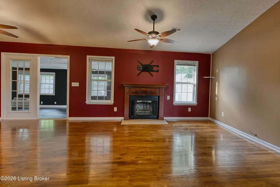 4613 Summitt Dr, Louisville, KY 40229 - #2