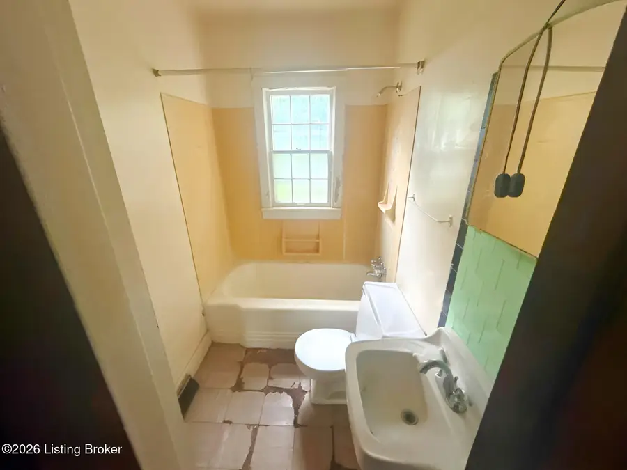1421 Earl Ave, Louisville, KY 40215 - #2