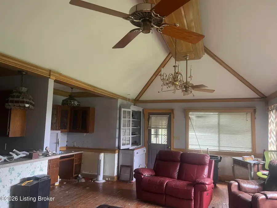 2209 Bashford Manor Ln, Louisville, KY 40218 - #3