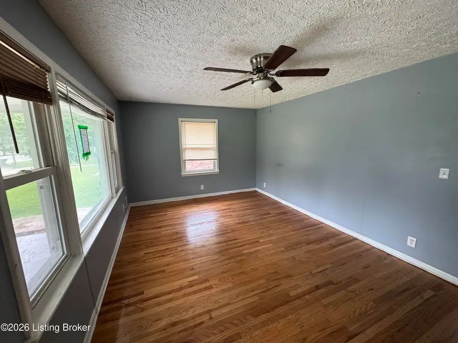 3327 Algonquin Pkwy, Louisville, KY 40211 - #2