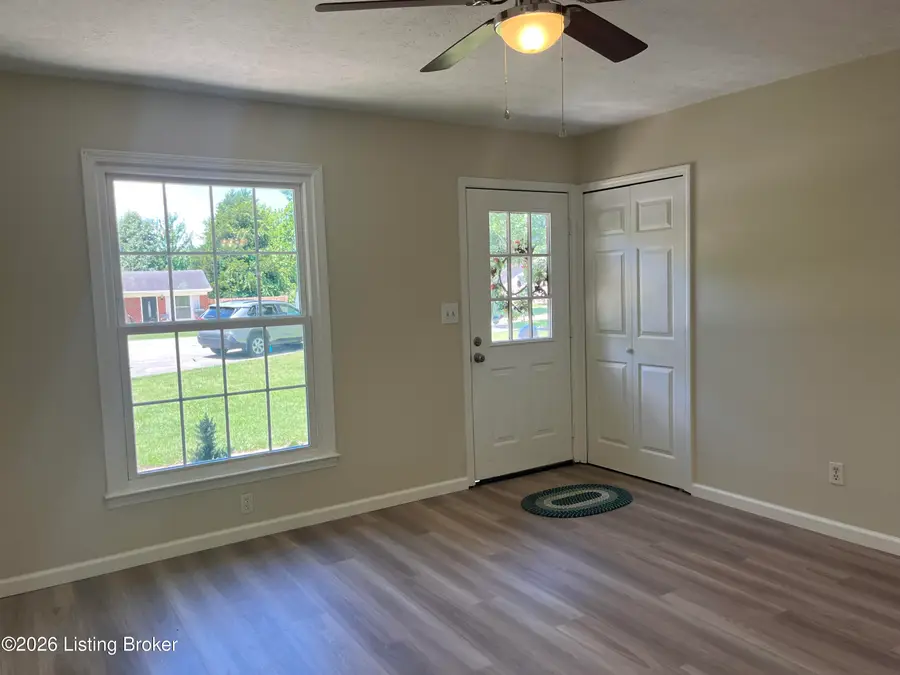 6807 Lake Buckhorn Ct, Louisville, KY 40291 - #2