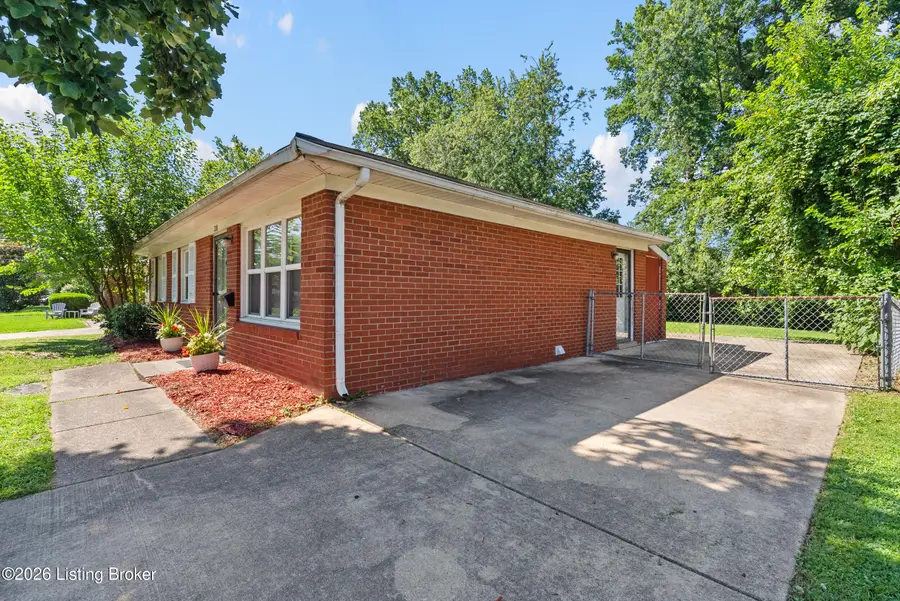 218 Mackie Ln, Louisville, KY 40214 - #2