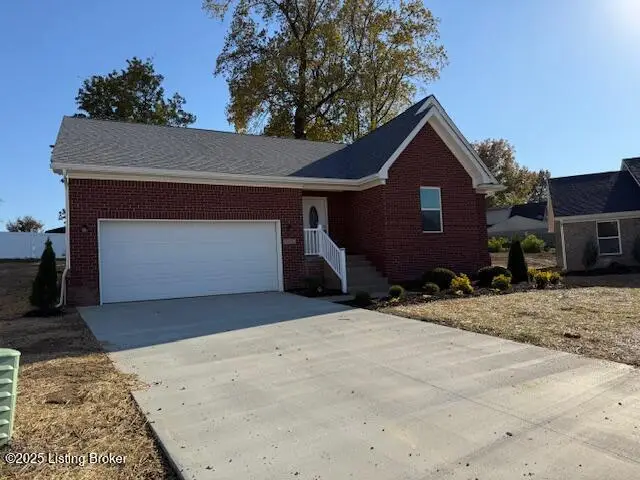 5421 Mt Holyoke Dr, Louisville, KY 40216 - #2