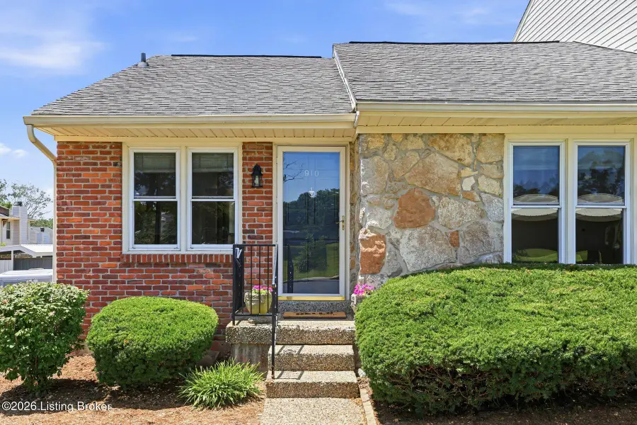 910 Dana Marie Dr, Louisville, KY 40223 - #2