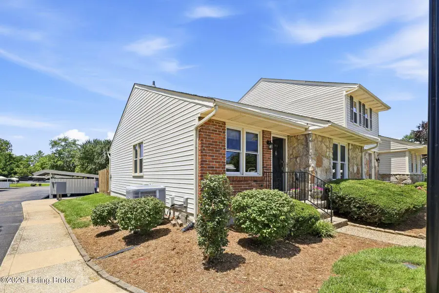 910 Dana Marie Dr, Louisville, KY 40223 - #3