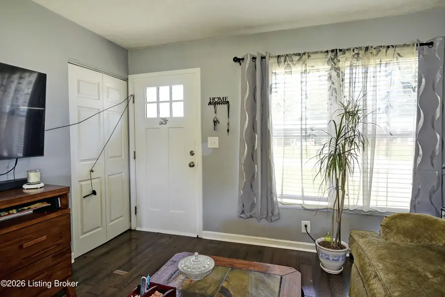 323 Meadowood Rd, Louisville, KY 40229 - #2