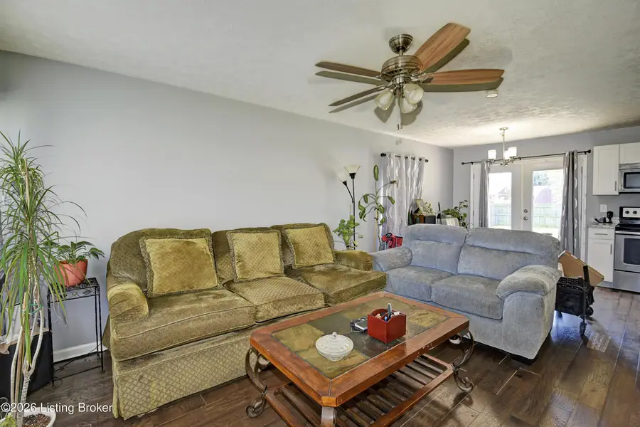 323 Meadowood Rd, Louisville, KY 40229 - #3