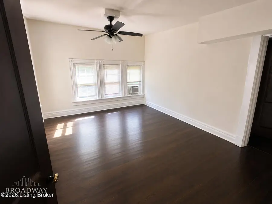 409 Fountain Ct, Louisville, KY 40208 - #3