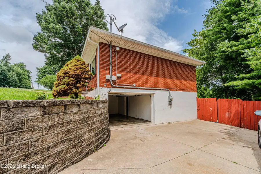 5905 Whispering Hills Blvd, Louisville, KY 40219 - #3