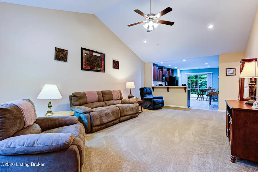 6712 Renate Rd, Louisville, KY 40291 - #3