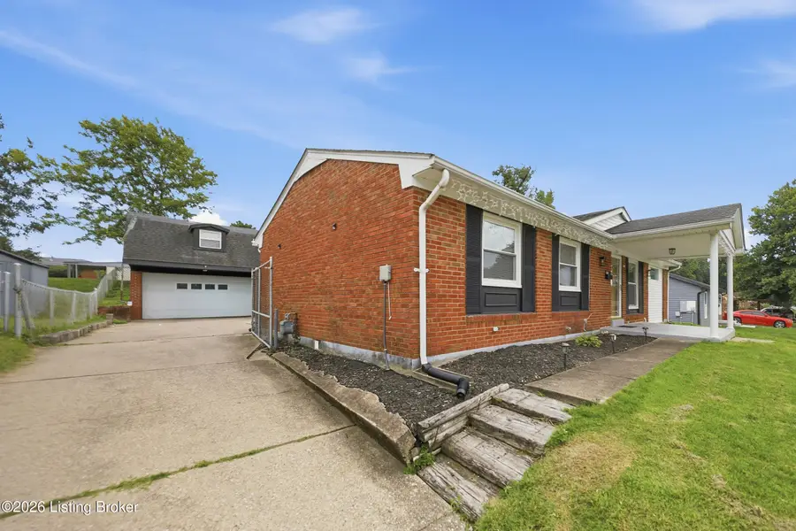 11005 Thunder Dr, Louisville, KY 40272 - #2