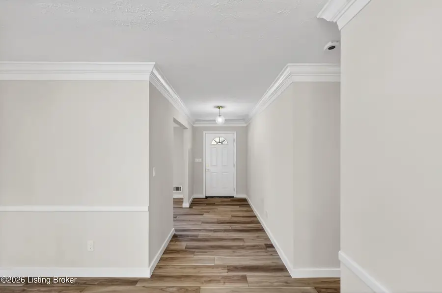 9206 Lakeridge Dr, Louisville, KY 40272 - #3