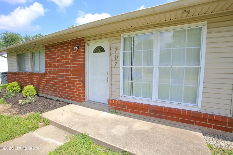 707 Sinclair St, Fairdale, KY 40118 - #3