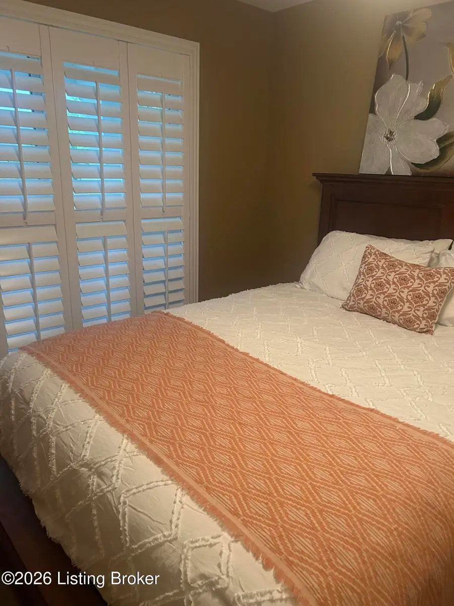 14407 Signature Point Dr, Louisville, KY 40299 - #3