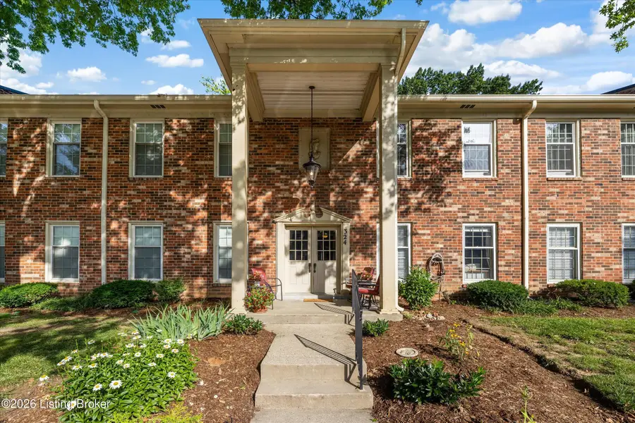 324 Stonehenge Dr #APT 102, Louisville, KY 40207 - #2