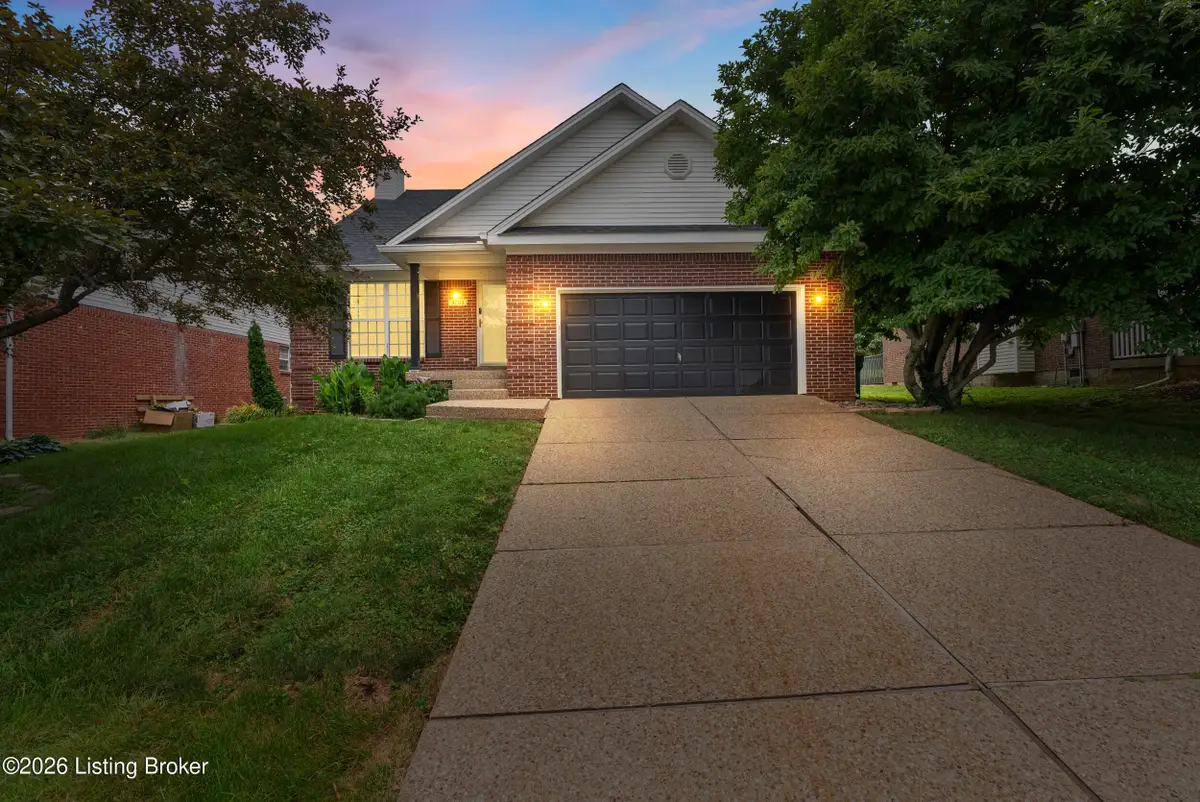 4703 Oak Pointe Dr, Louisville, KY 40245 - #1
