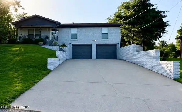 10204 Eve Dr, Louisville, KY 40272
