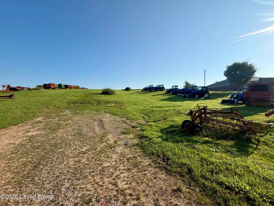1 Lawrenceburg Rd, Bloomfield, KY 40008 - #2