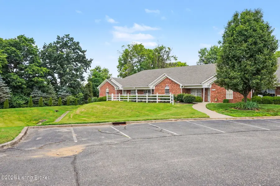 8537 Applegate Village Dr, Louisville, KY 40219 - #2