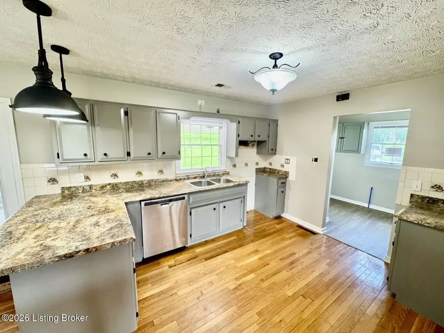 9867 Pottsville Rd, Springfield, KY 40069 - #2