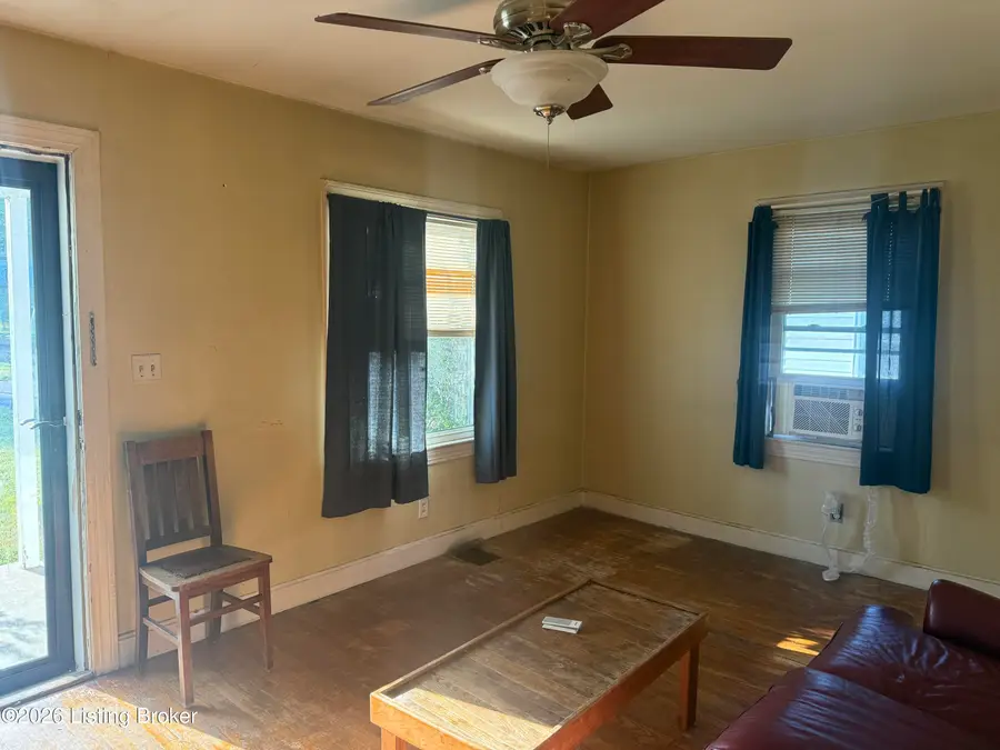 704 Greenwood Ct, Shelbyville, KY 40065 - #3
