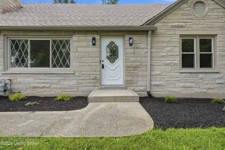 1904 Farrington Dr, Louisville, KY 40216 - #2