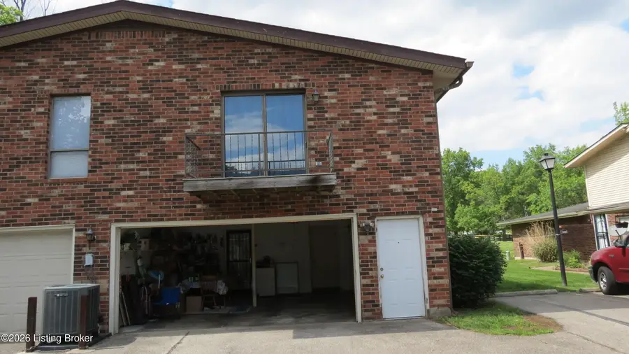 3115 Meadowside Ct, Louisville, KY 40214 - #3