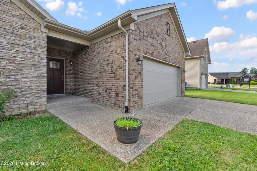 228 Mandarin Ct, Shepherdsville, KY 40165 - #2