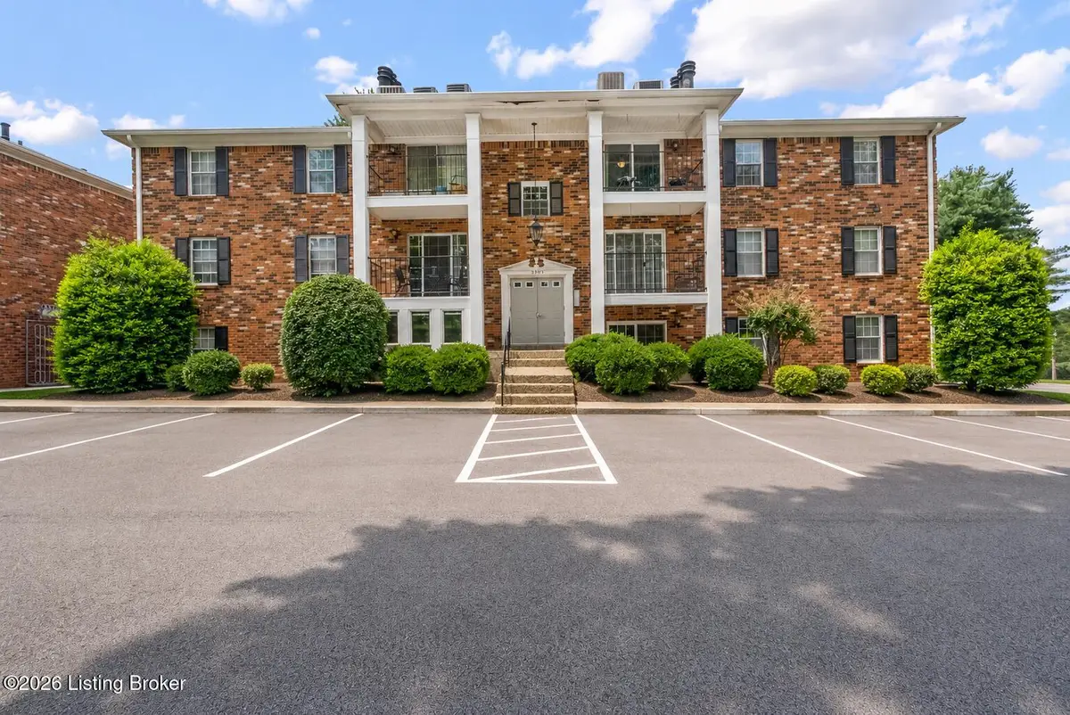 3307 Colonial Manor Cir #UNIT 6B, Louisville, KY 40218 - #1