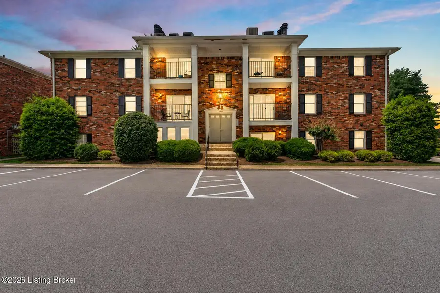 3307 Colonial Manor Cir #UNIT 6B, Louisville, KY 40218 - #2