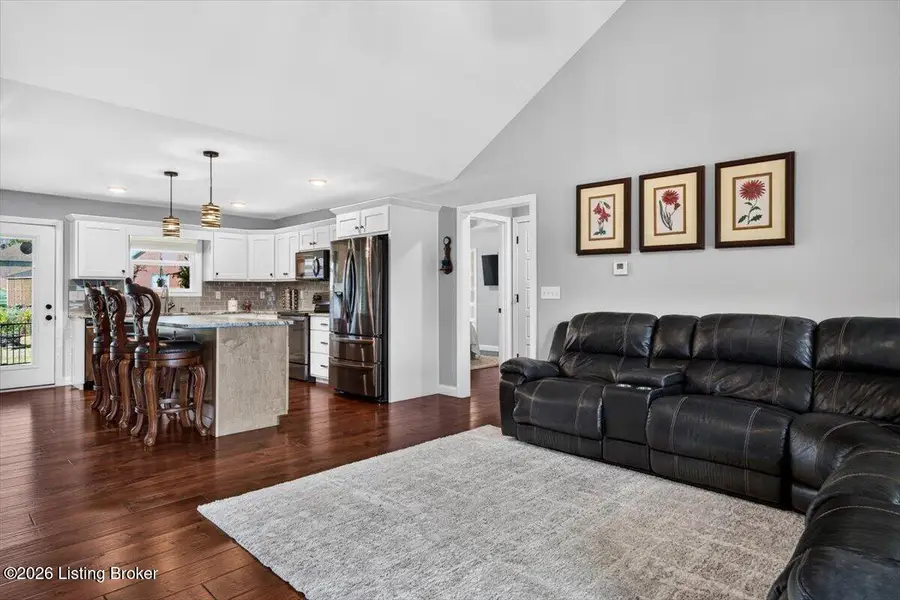 100 Oakleaf Ct, Taylorsville, KY 40071 - #2