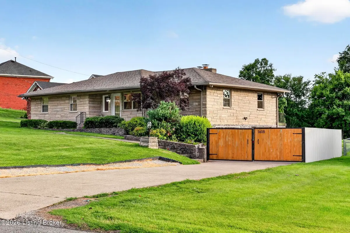 1618 Dawn Dr, Louisville, KY 40216 - #1